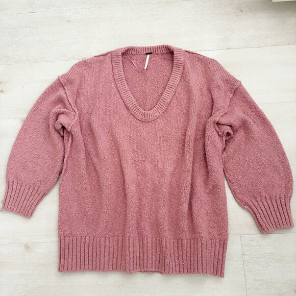 Free People Women's Rose Pink Oversized Off-the-Shoulder Sweater Size Medium - Picture 4 of 6
